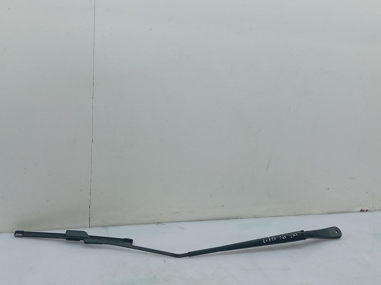 Windscreen wiper arm Right front