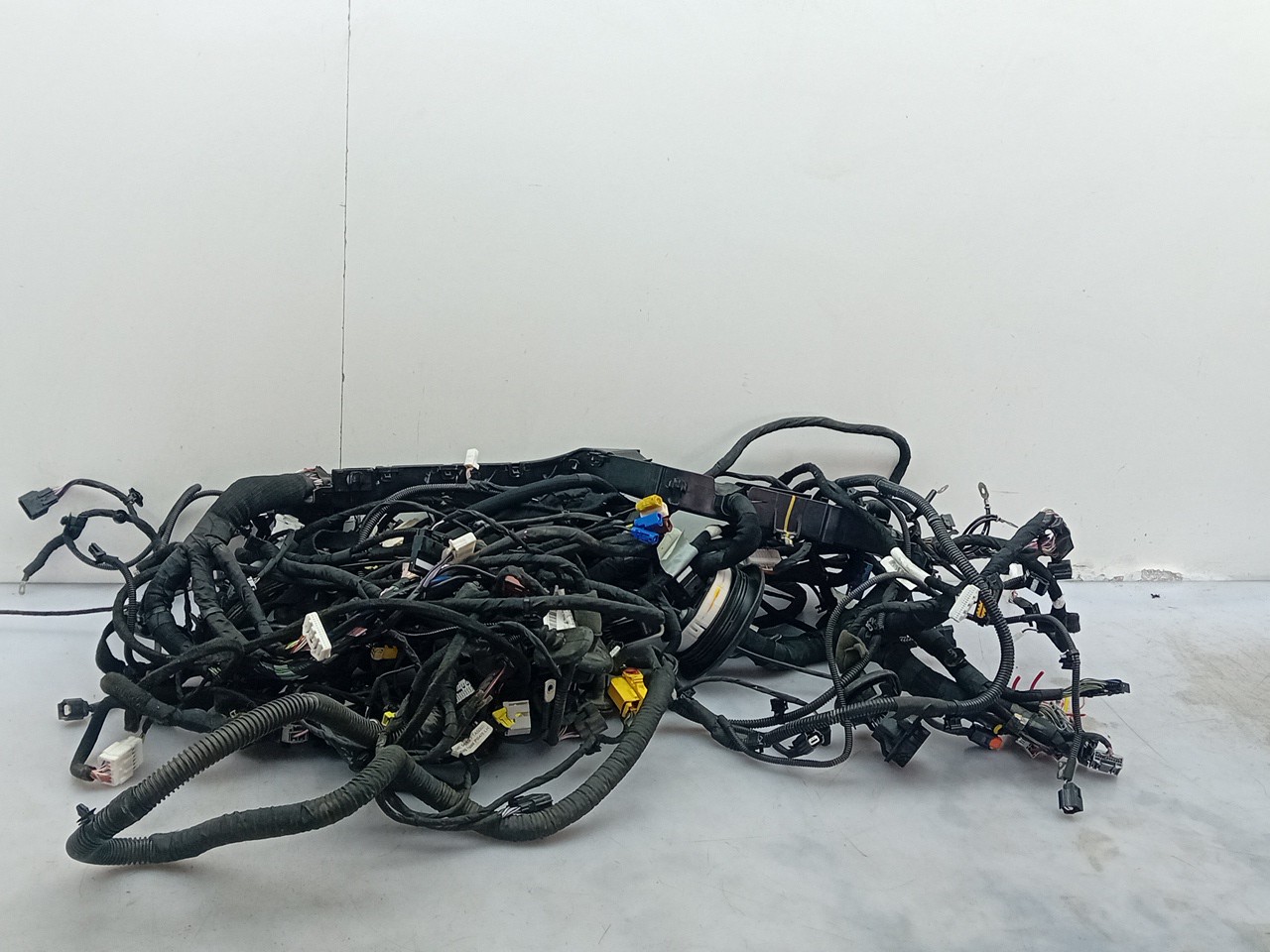 Engine electrical installation / engine wiring