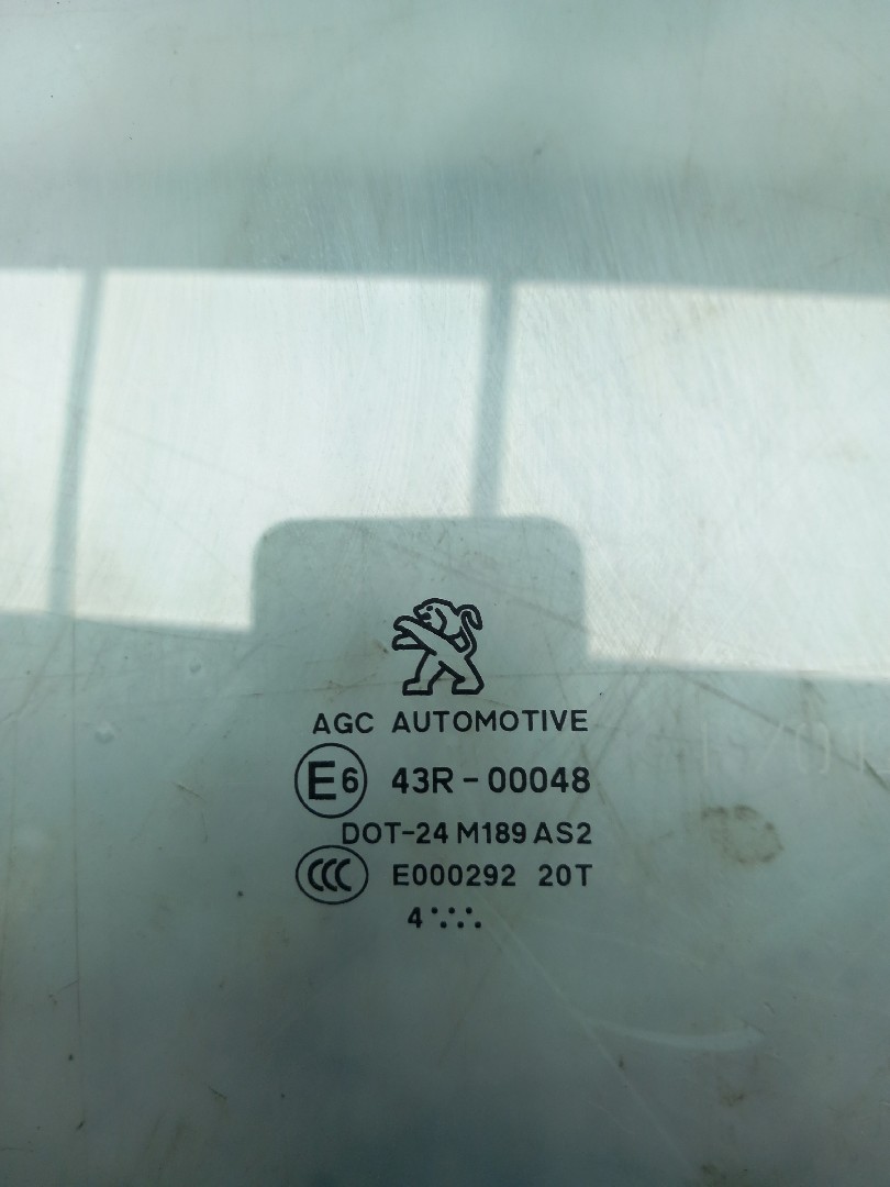 Vidro porta trás esquerdo PEUGEOT 2008 I (CU_) Imagem-1