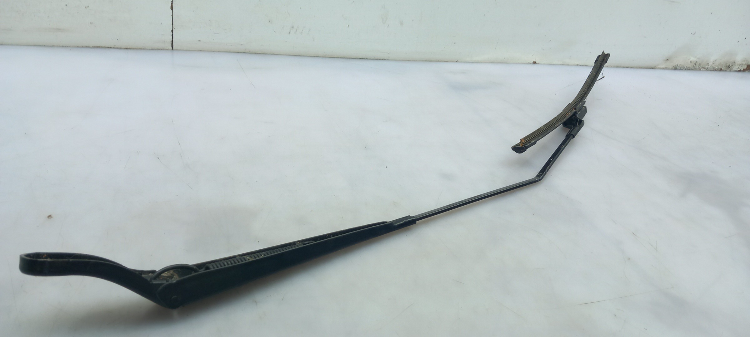 Windscreen wiper arm Right front
