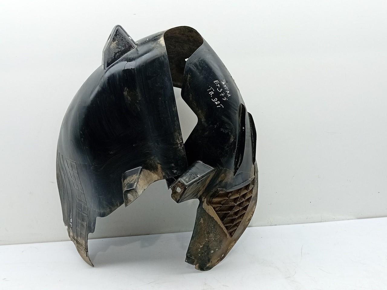 Rear wheel arch right OPEL Astra J Imagem-1