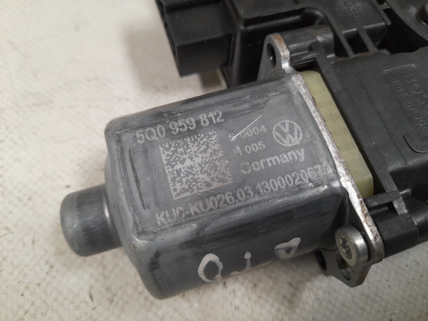 Moteur lève-vitre arrière Droite AUDI A3 Sportback (8VA, 8VF) Imagem-1