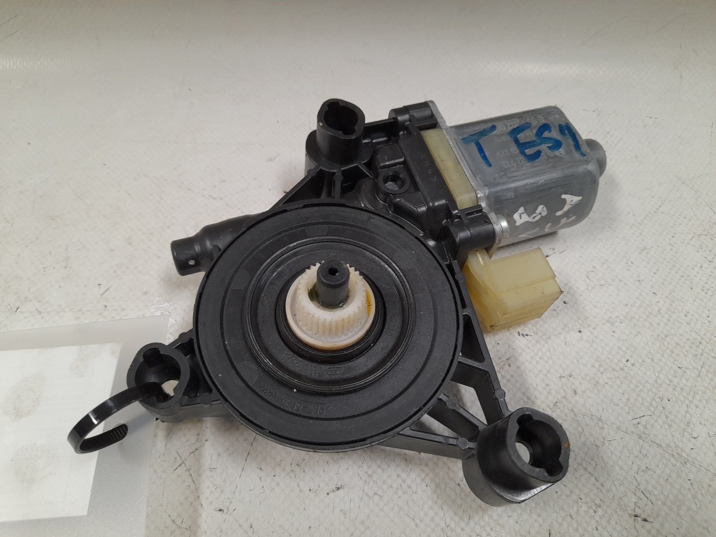 Motore alzacristallo posteriore destro AUDI A3 Sportback (8VA, 8VF) Imagem-1