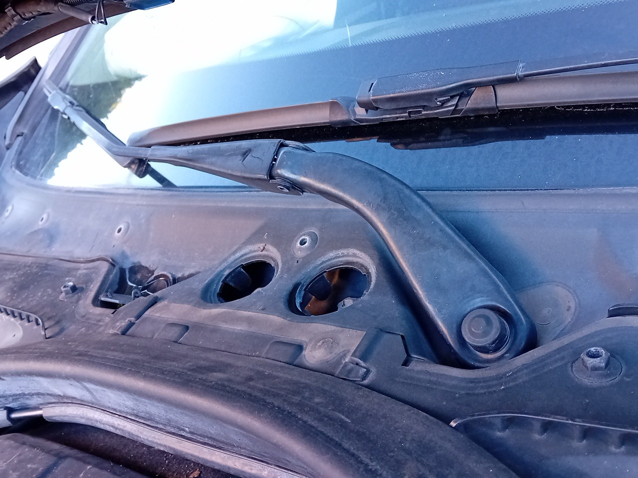 Windscreen wiper arm Right front