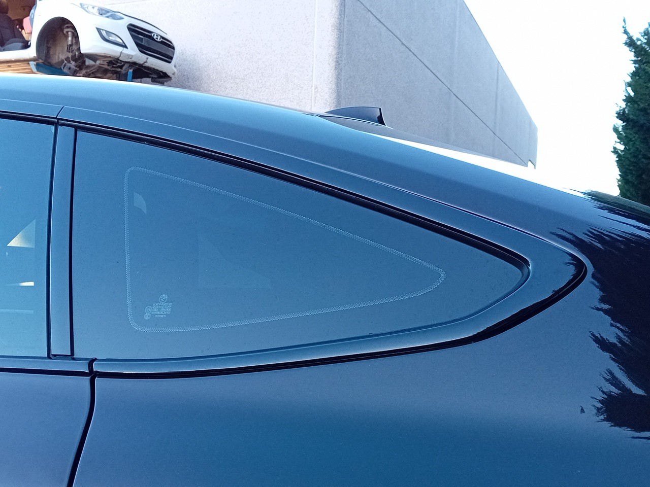 Left rear quarter glass