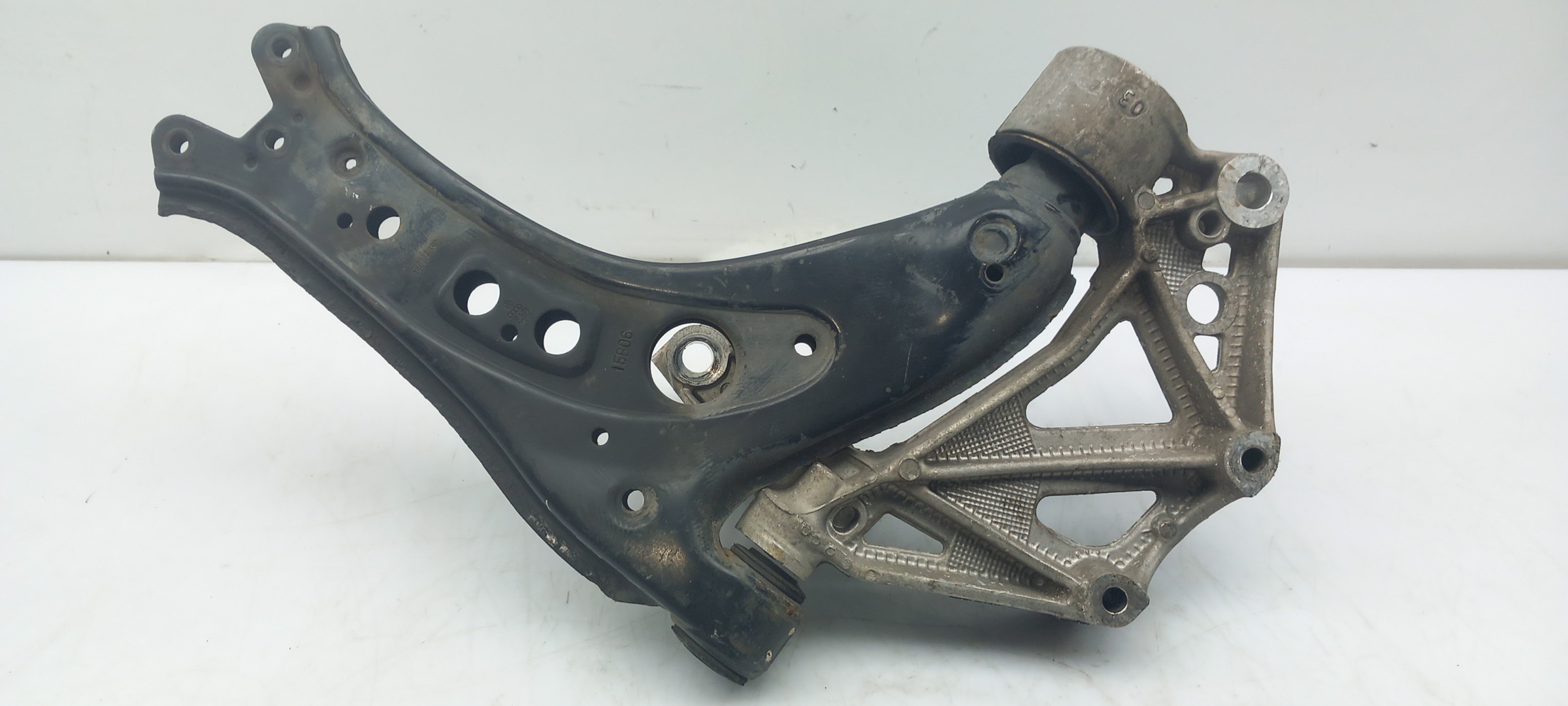 Bras de suspension Avant gauche VOLKSWAGEN Fox (5Z1, 5Z3, 5Z4) Imagem-1