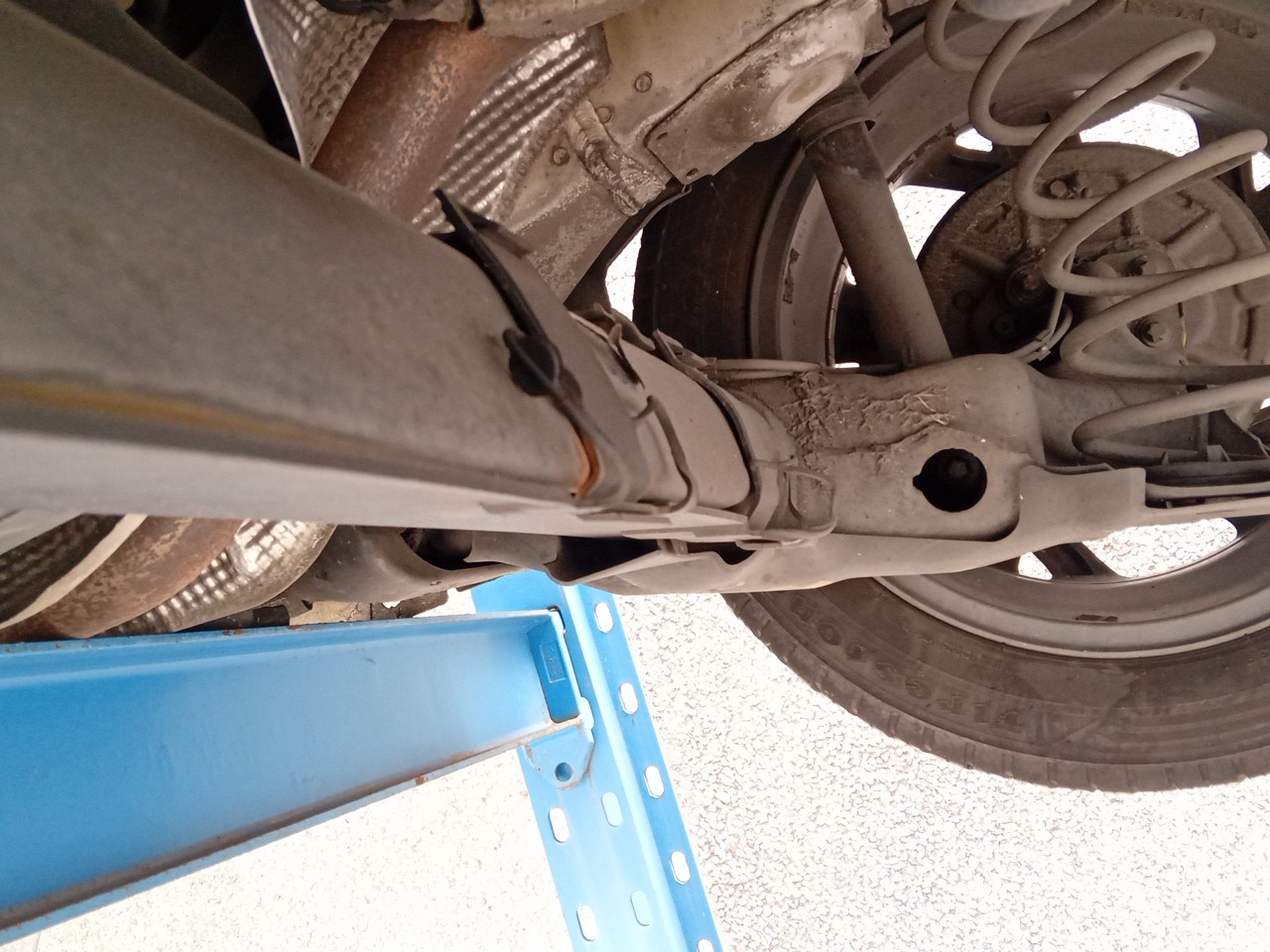Rear axle with drum brakes CITROËN C-Elysee Imagem-1