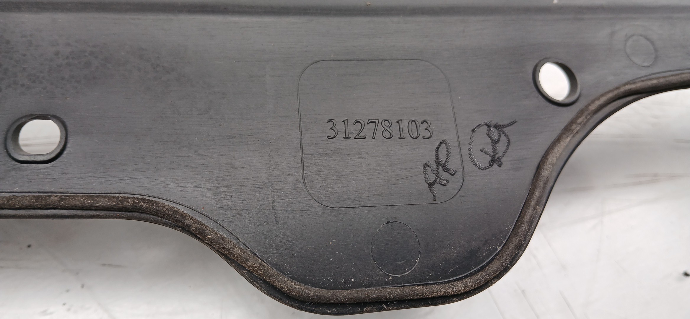 Dashboard cover VOLVO V40 Hatchback Imagem-4
