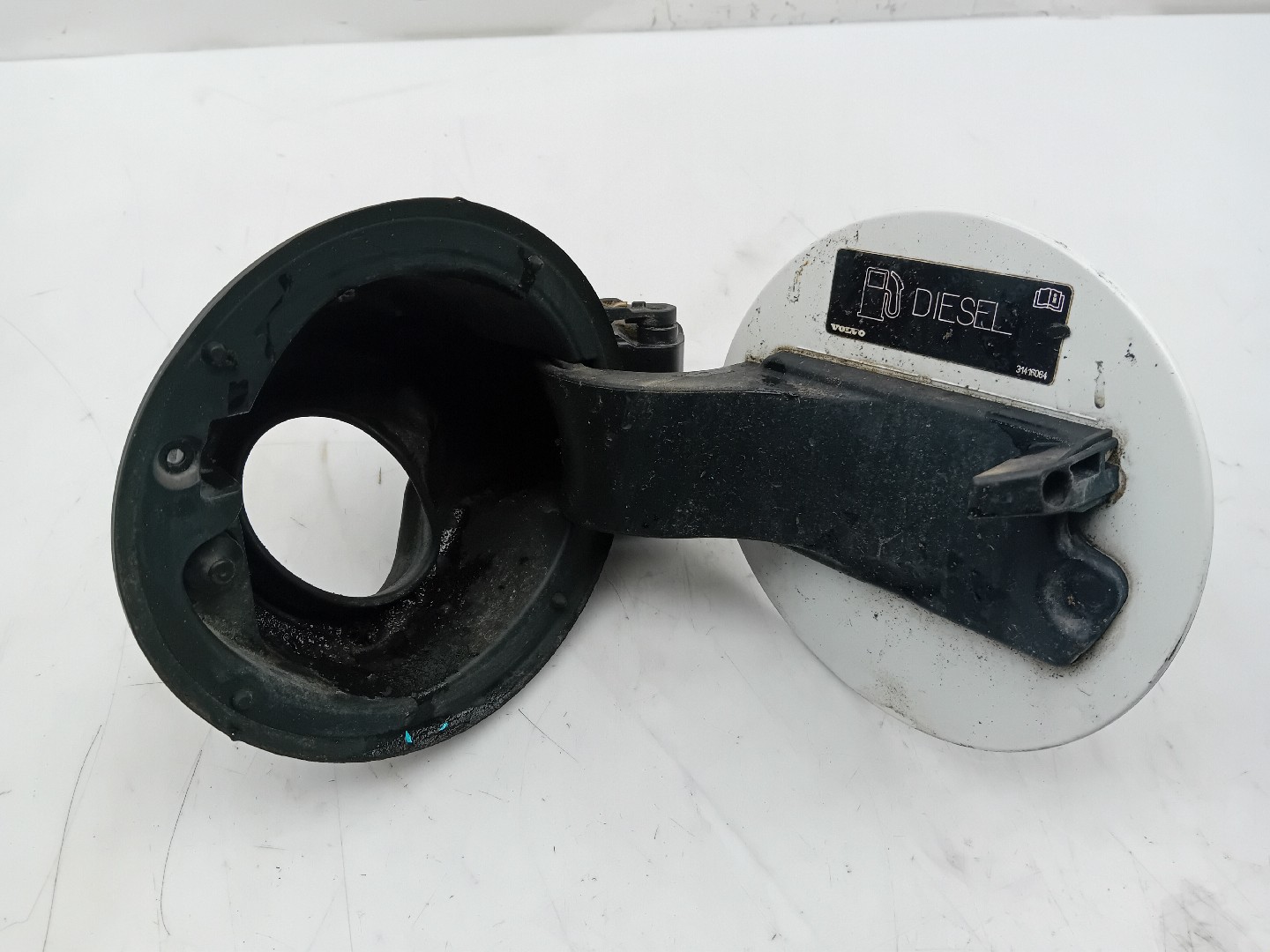 Fuel tank cap VOLVO V40 Hatchback Imagem-1