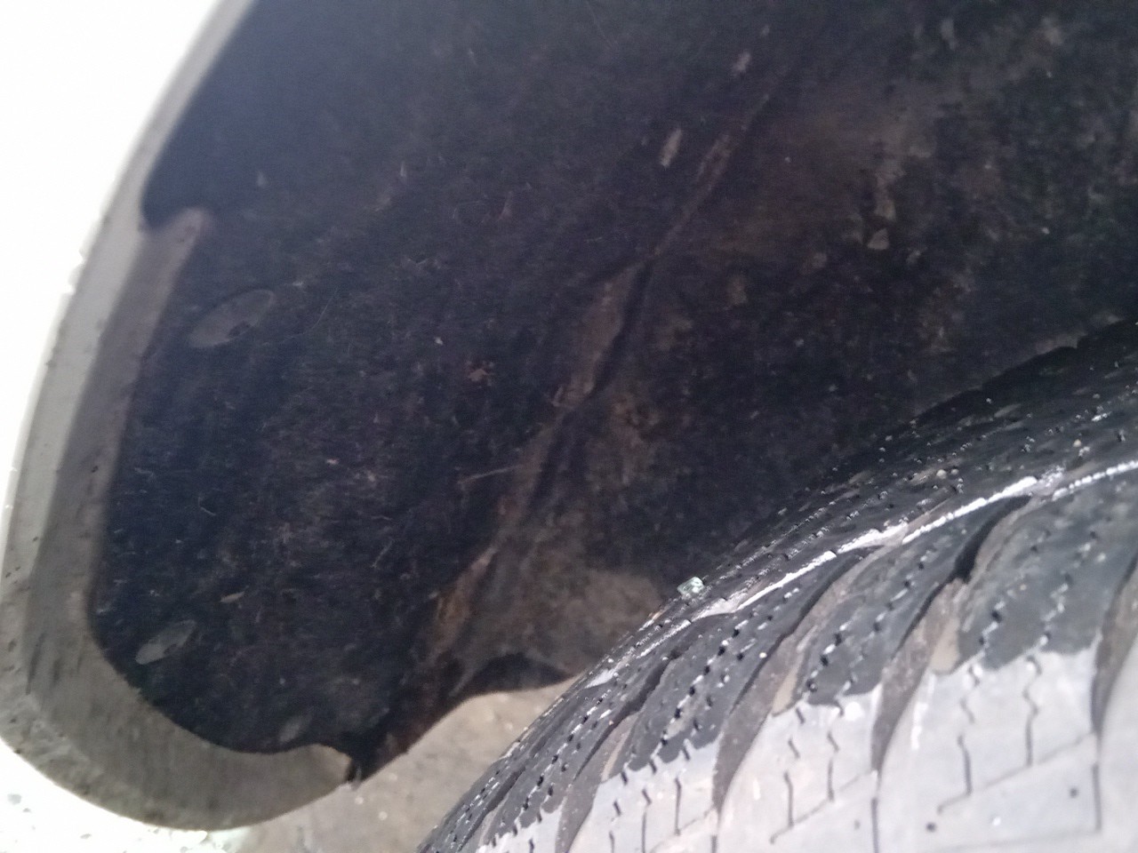 Paso rueda trasero derecho VOLVO V40 Hatchback Imagem-1
