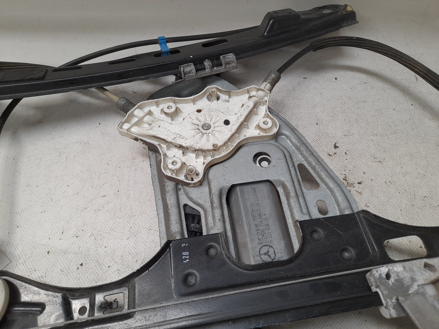 Left front window regulator MERCEDES-BENZ Classe C (W203) Imagem-1