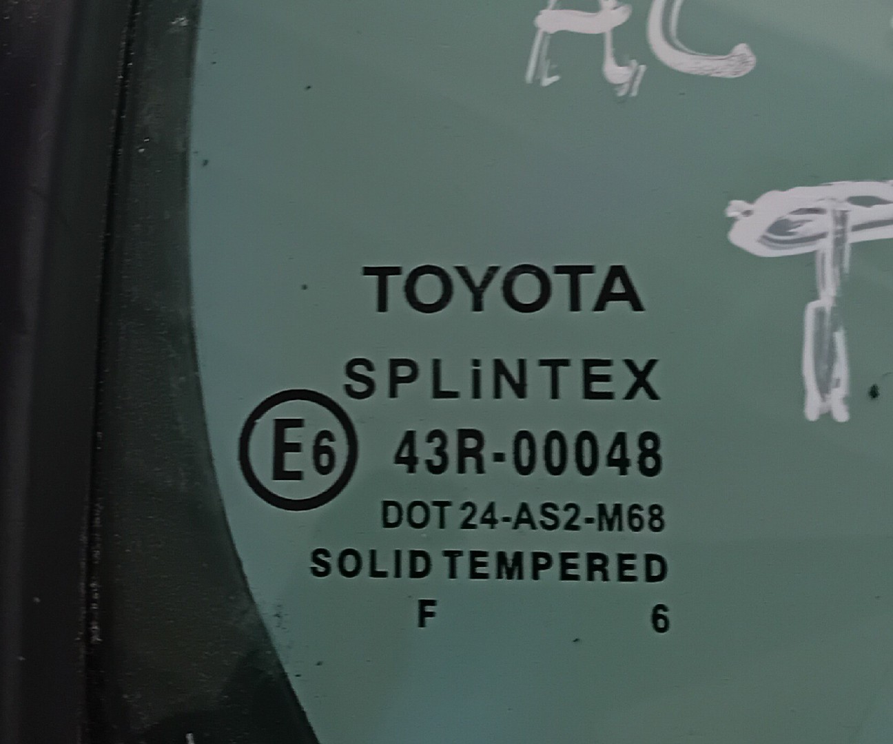 Vetro triangolare porta posteriore destra TOYOTA Yaris (_P9_) Imagem-2