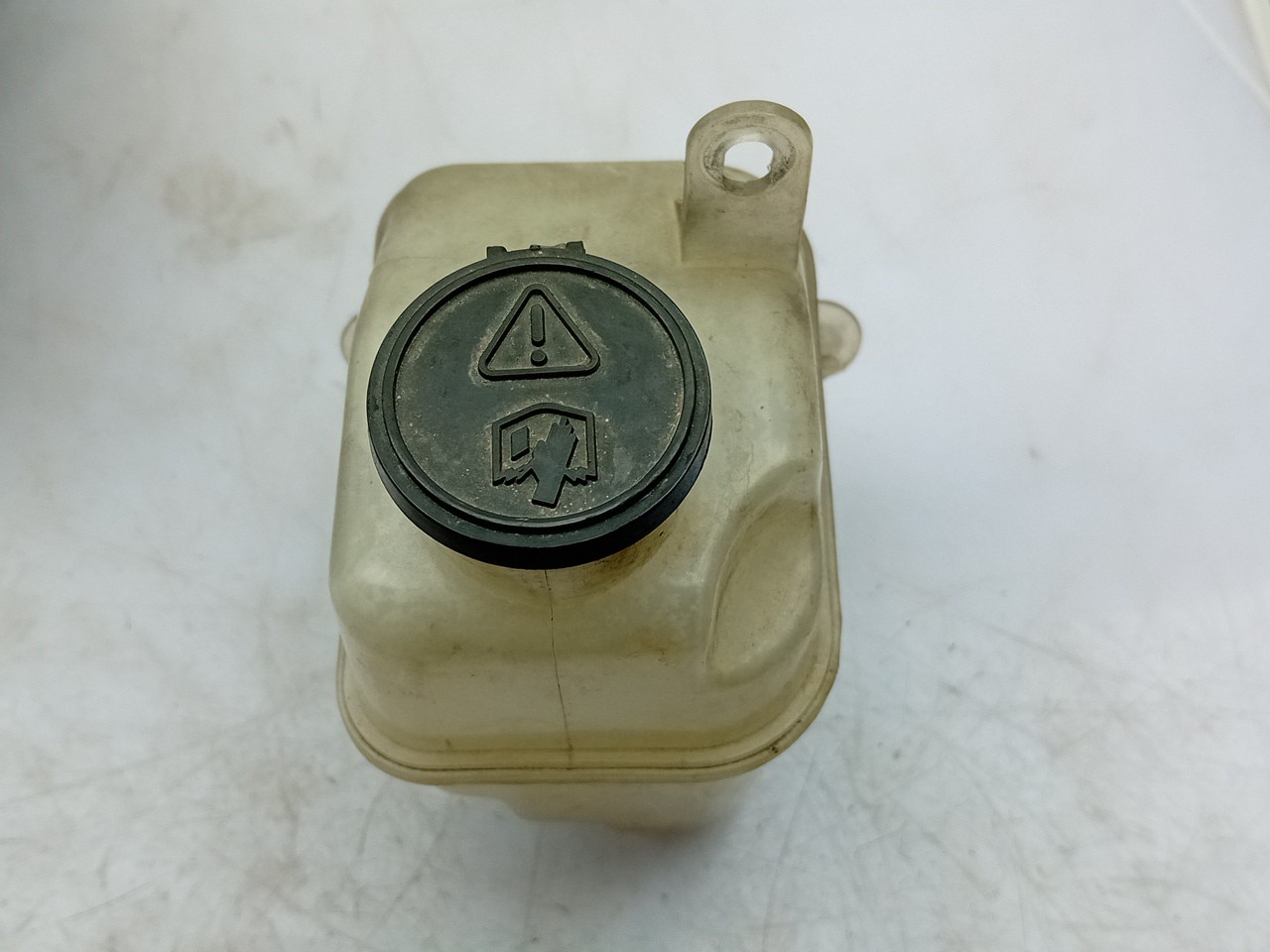 Coolant reservoir