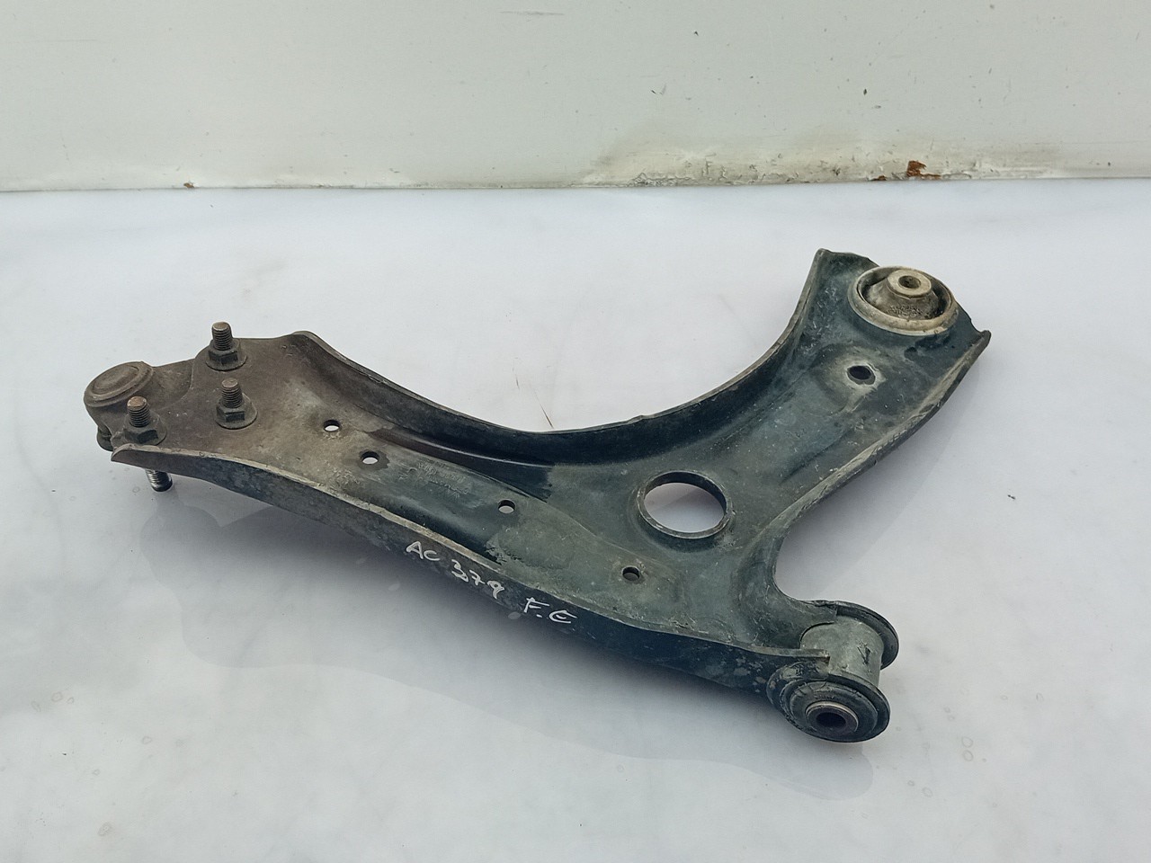 Bras de suspension Avant gauche SEAT Ibiza IV (6J5, 6P1) Imagem-1