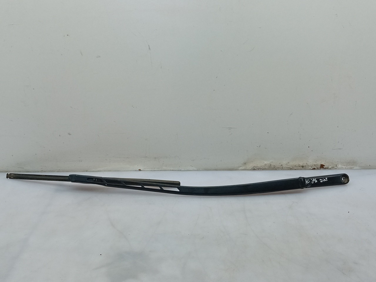 Windscreen wiper arm Right front