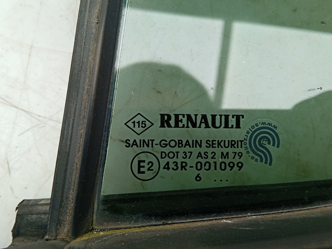 Vidrio triangular puerta Trasero Izquierdo RENAULT Clio III (BR0/1, CR0/1) Imagem-1