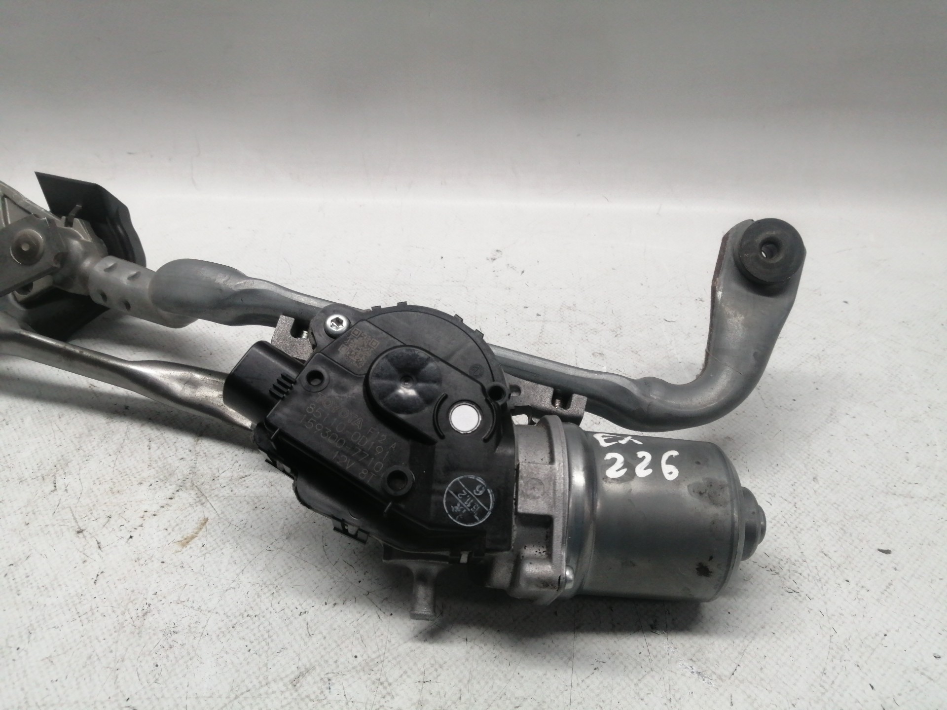 Essuie-glace moteur avant TOYOTA Yaris (_P13_) Imagem-1