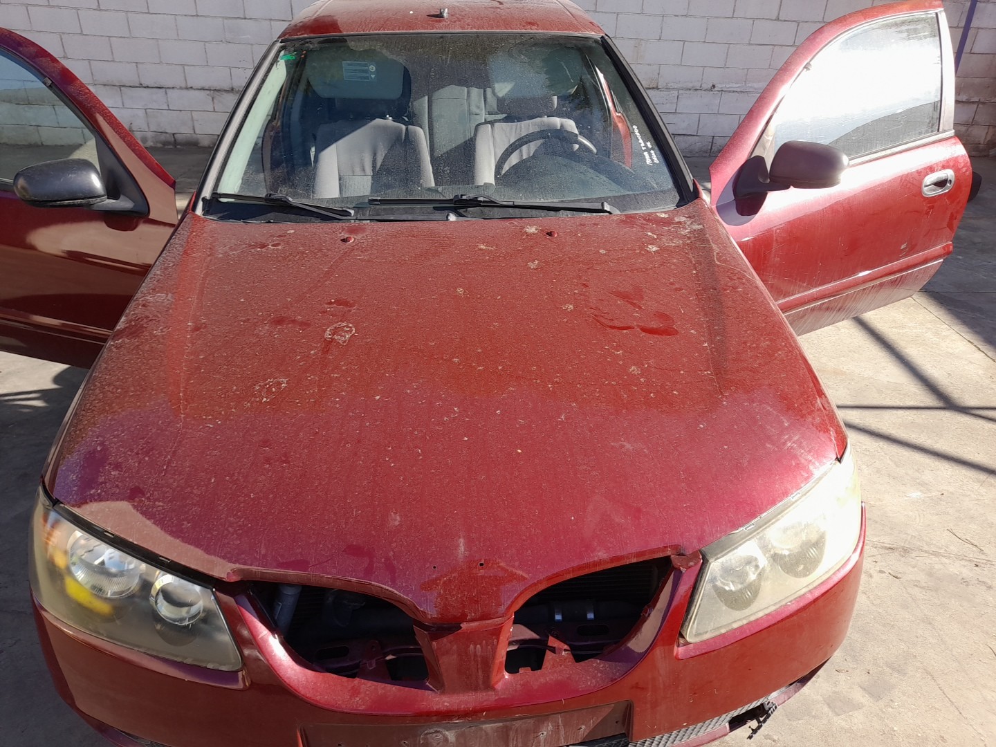 Capó NISSAN Almera II Sedan (N16) Imagem-0