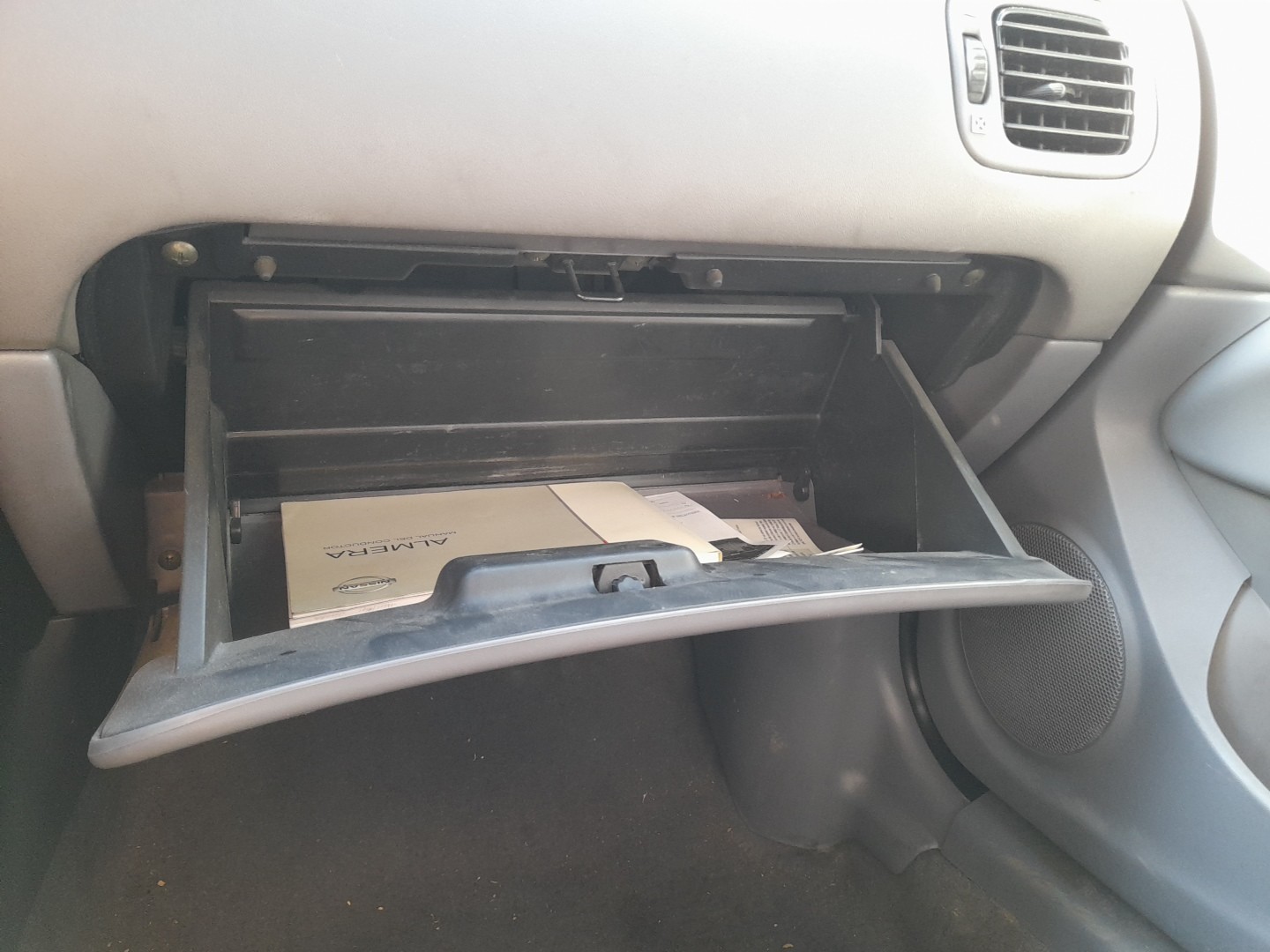 Porta luvas NISSAN Almera II Sedan (N16) Imagem-1