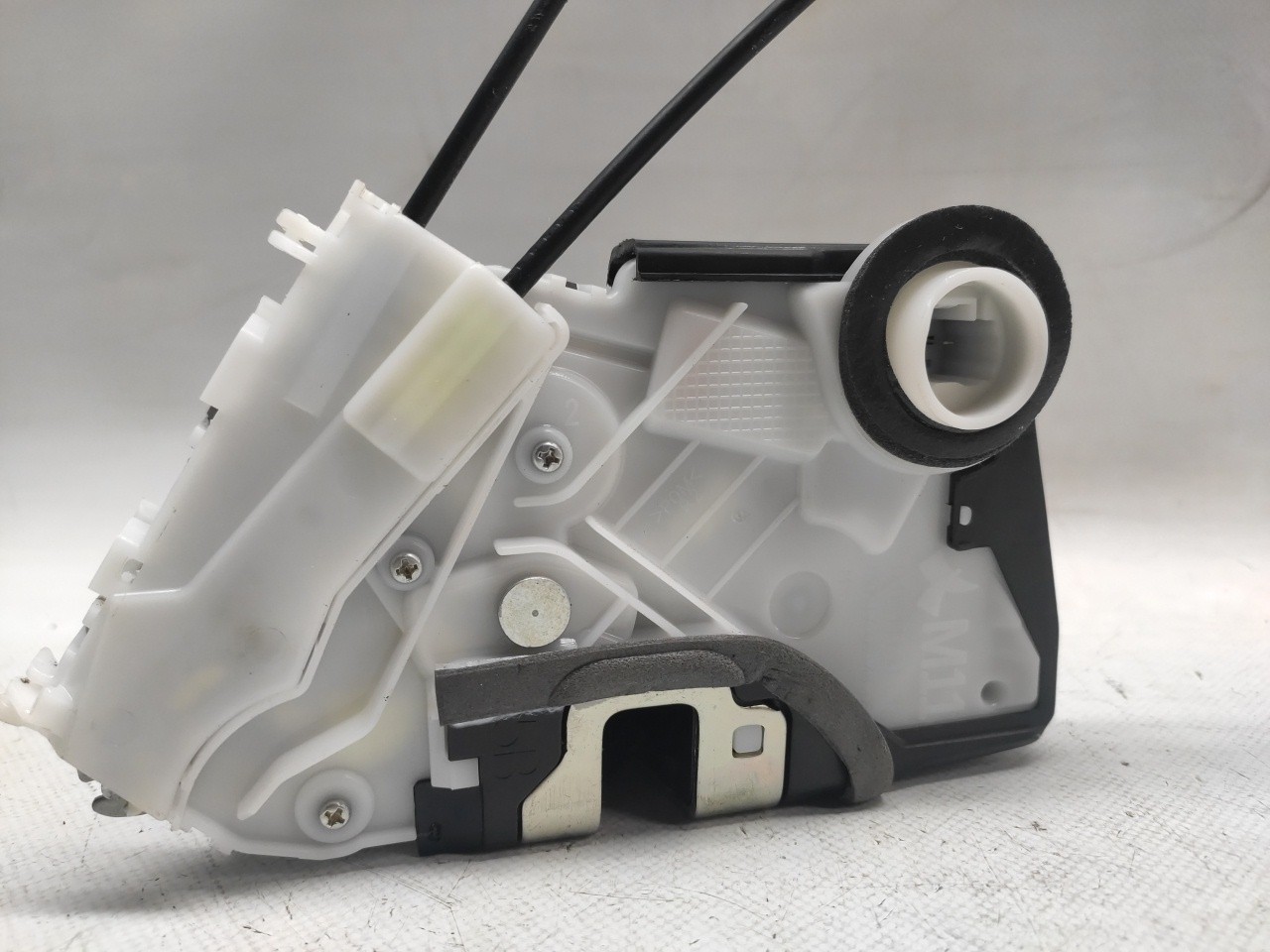 Serrure Avant Droite TOYOTA Yaris (_P13_) Imagem-1