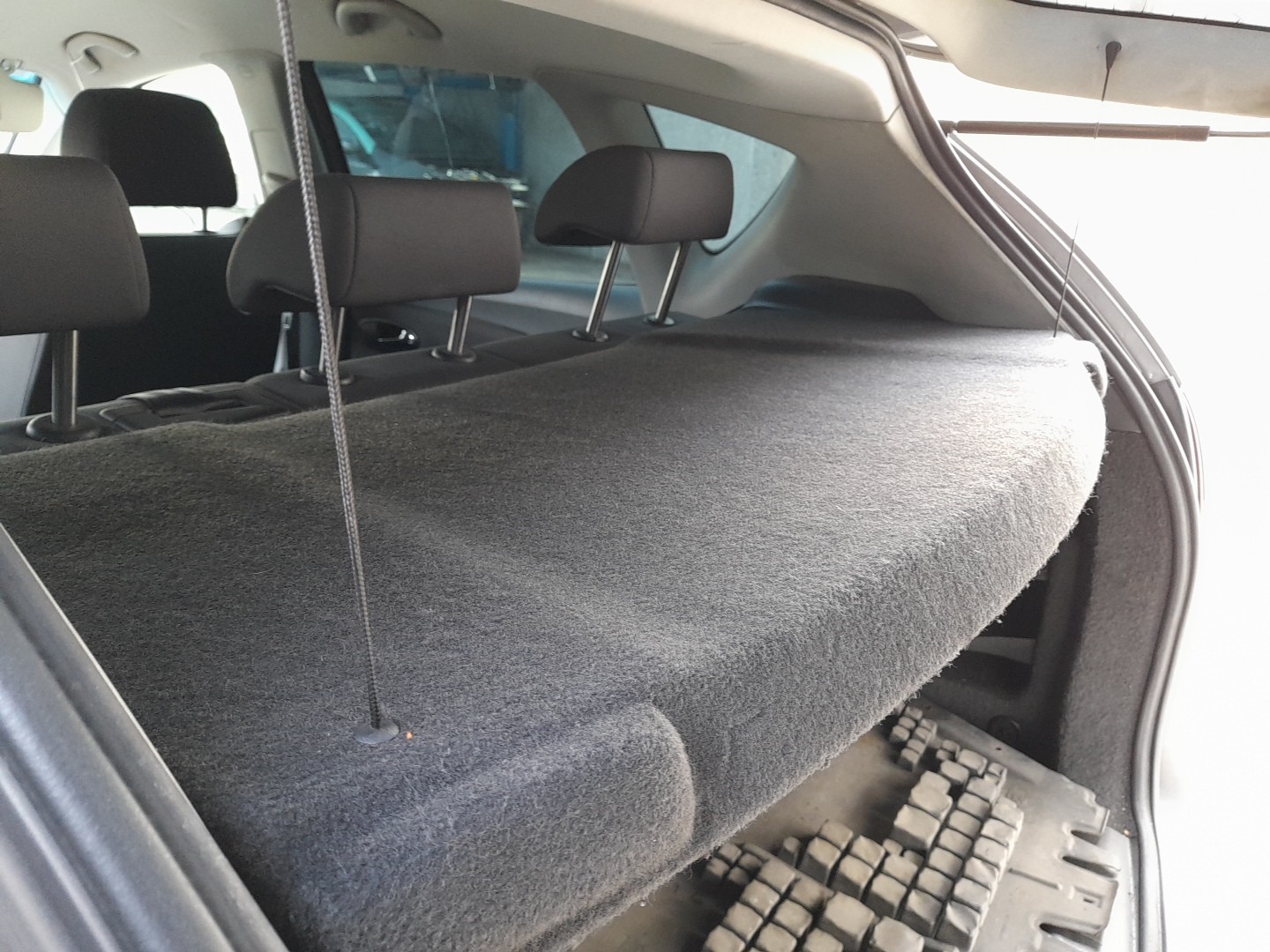 Rear Parcel shelf / trunk cover
