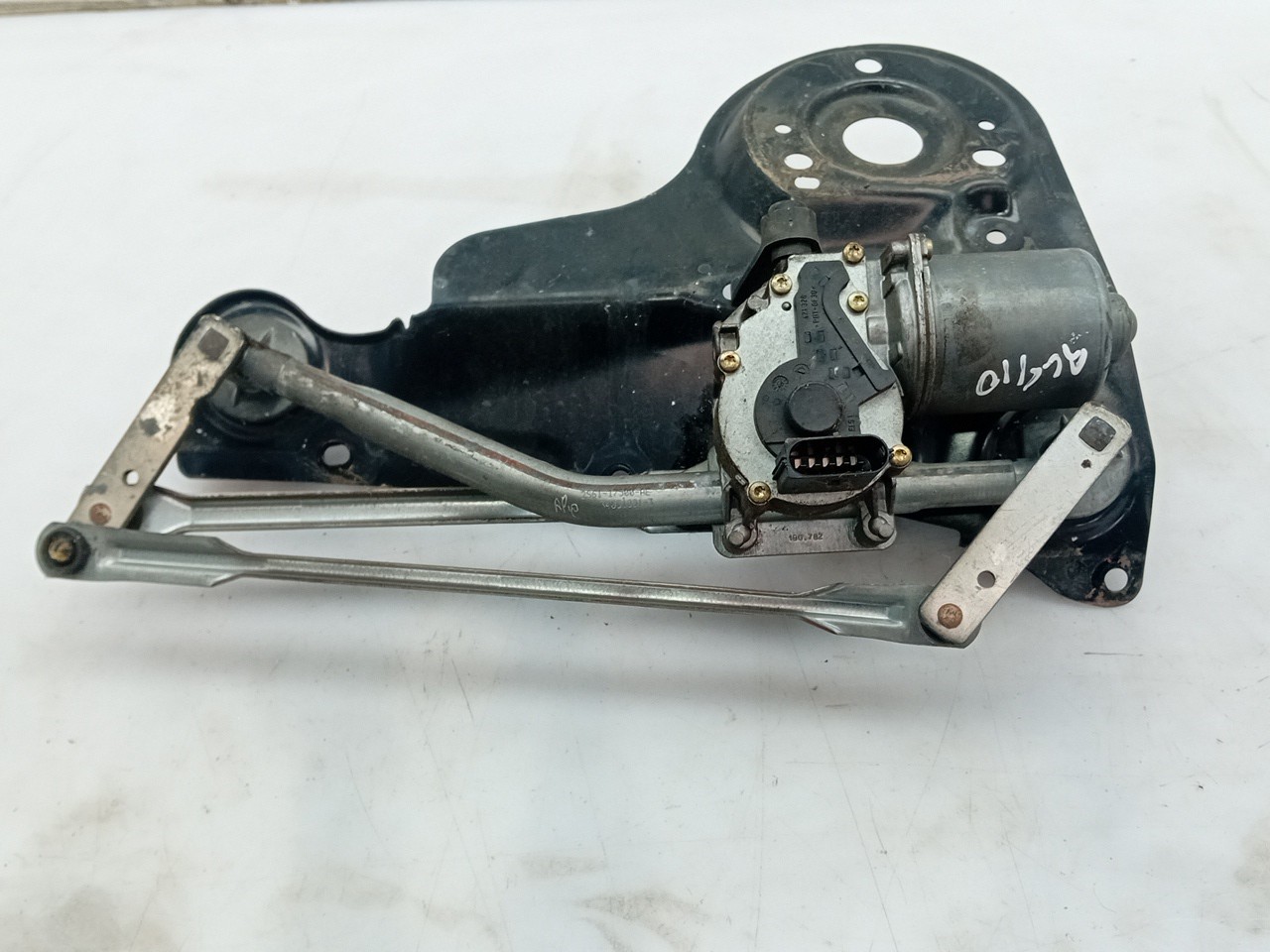 Essuie-glace moteur avant