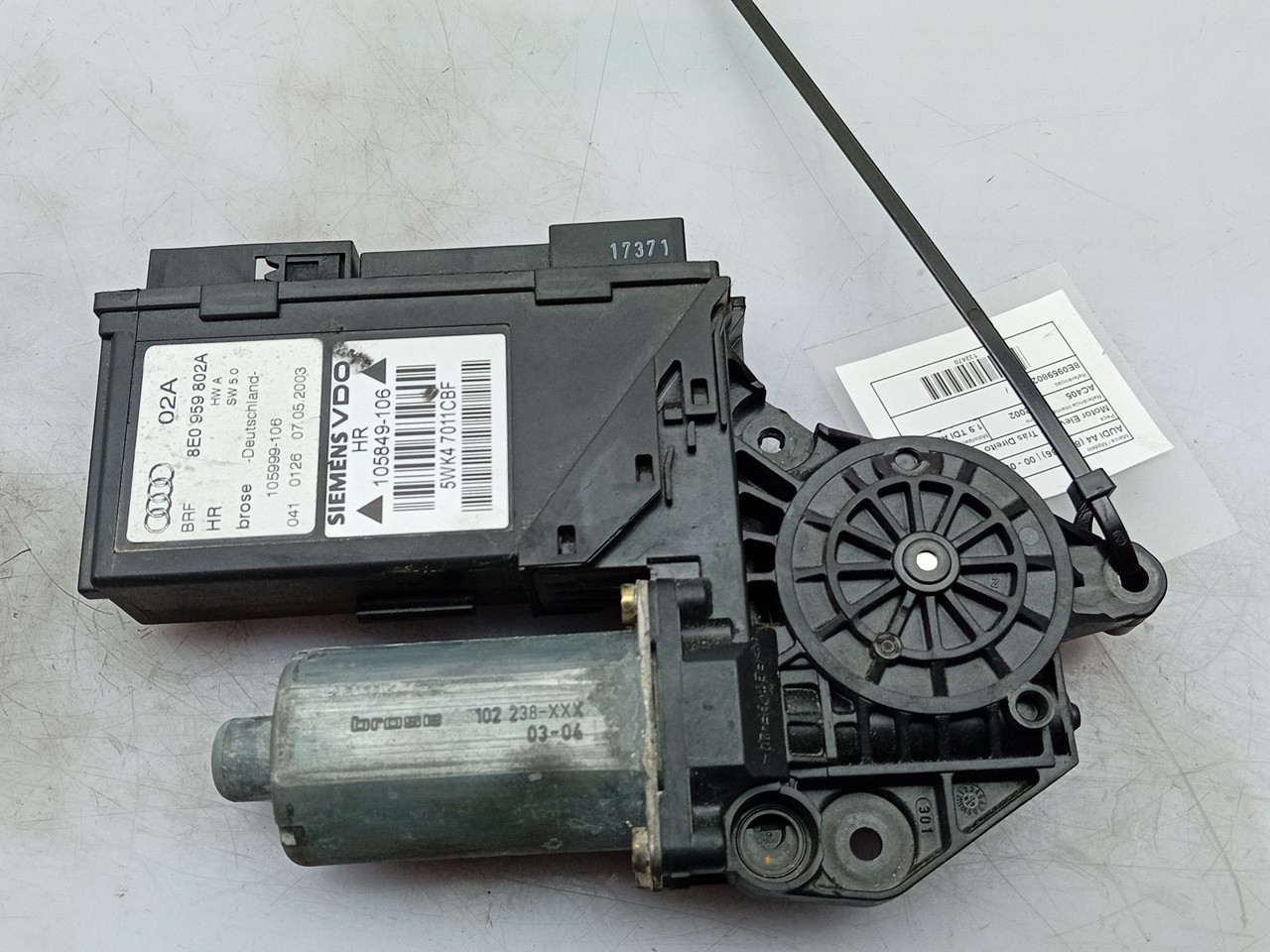 Motor Elevalunas Trasero Derecho AUDI A4 (8E2, B6) Imagem-1