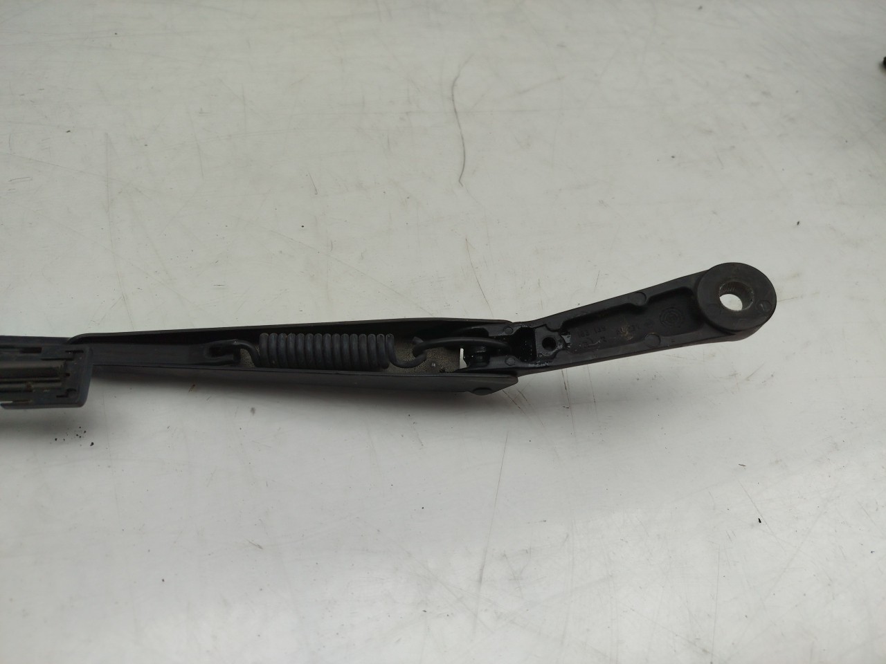 Windscreen wiper arm Right front VOLKSWAGEN Passat (3B3) Imagem-1