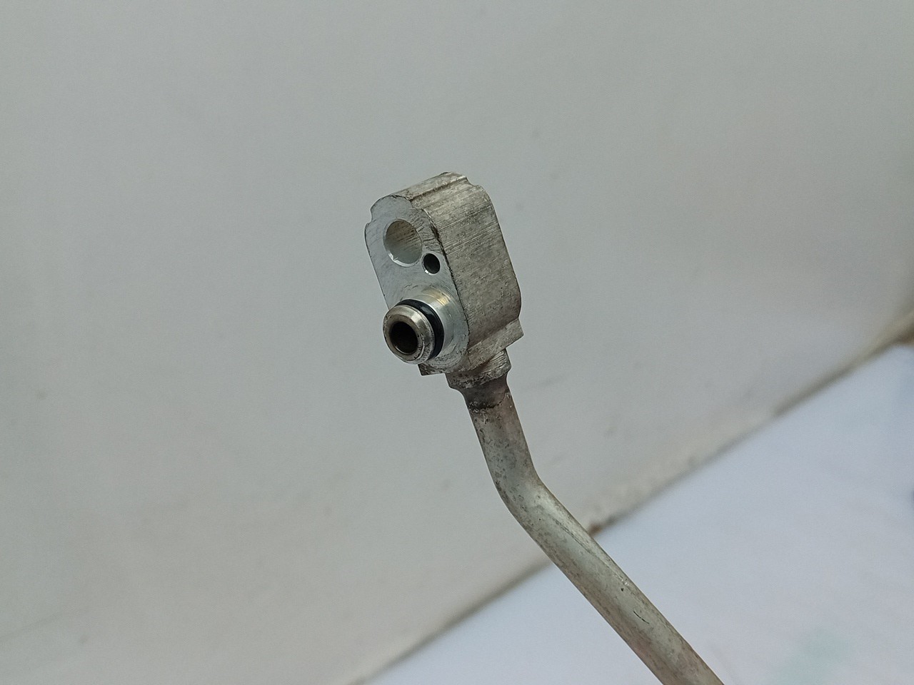 AC pipe TOYOTA Avensis Sedan (_T22_) Imagem-2