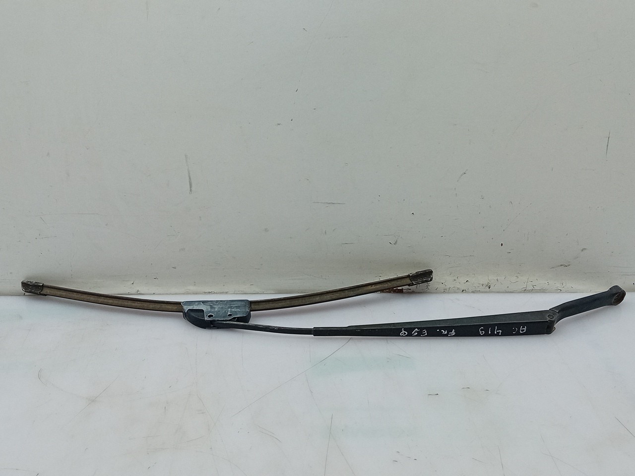 Windscreen wiper arm Left front