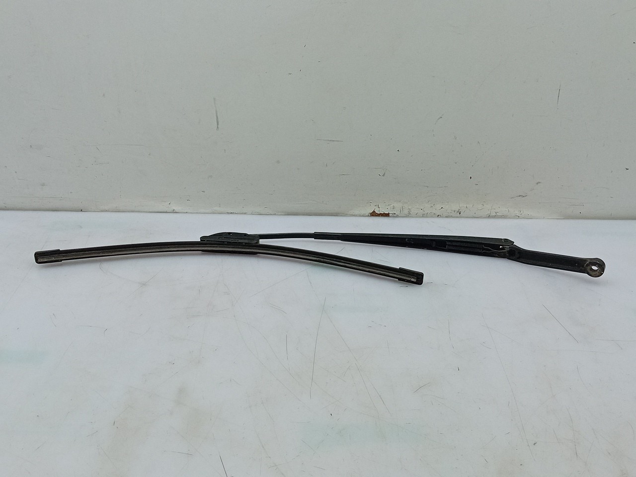 Windscreen wiper arm Left front AUDI A6 Avant (4B5, C5) Imagem-1