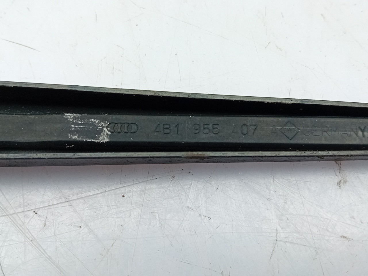 Windscreen wiper arm Left front AUDI A6 Avant (4B5, C5) Imagem-2