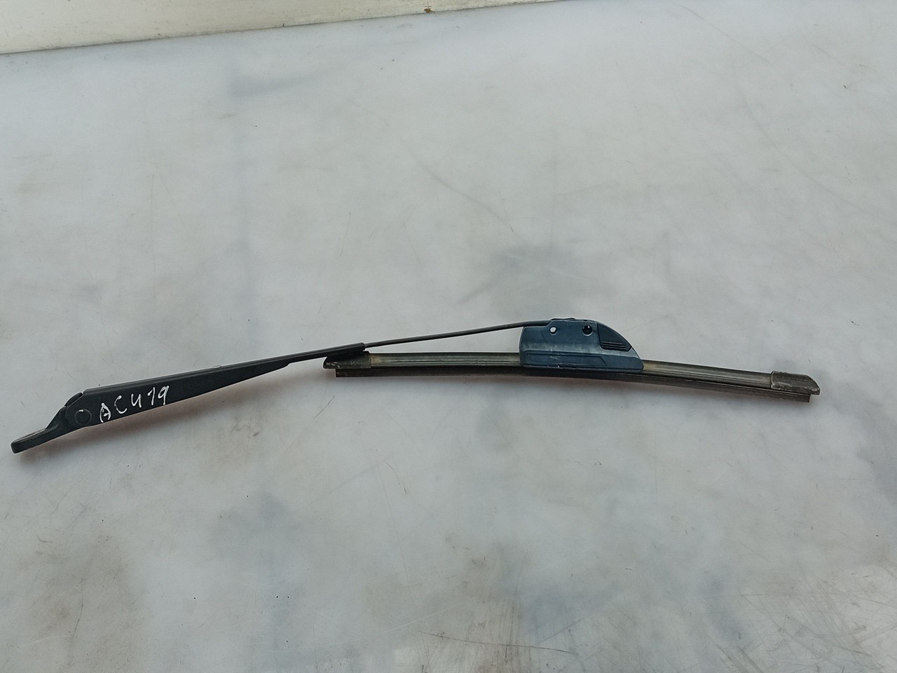 Haste / braço de escova limpa vidros frente direita