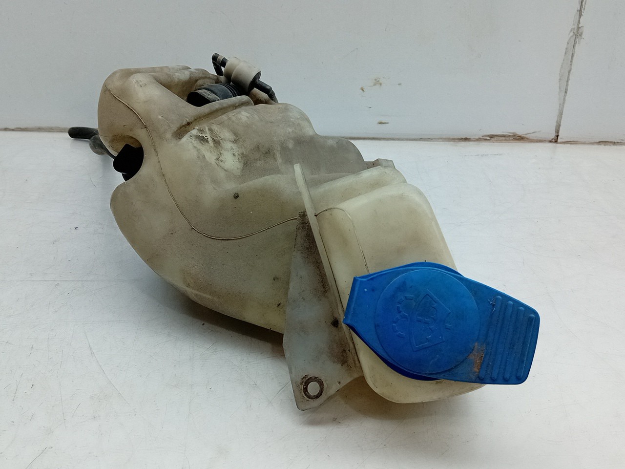Windshield washer tank