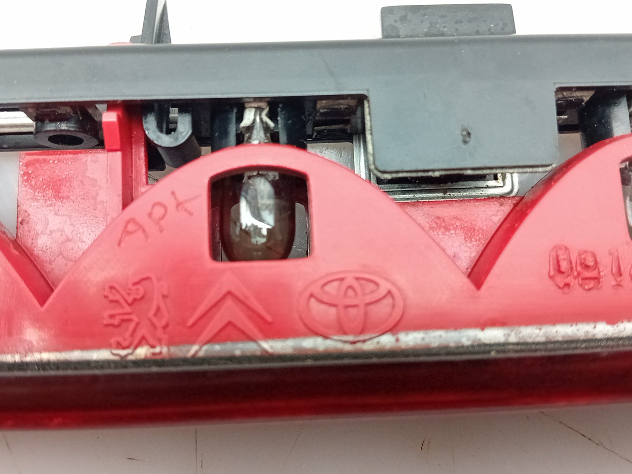 Additional stop light / 3rd stop light PEUGEOT 107 Imagem-2