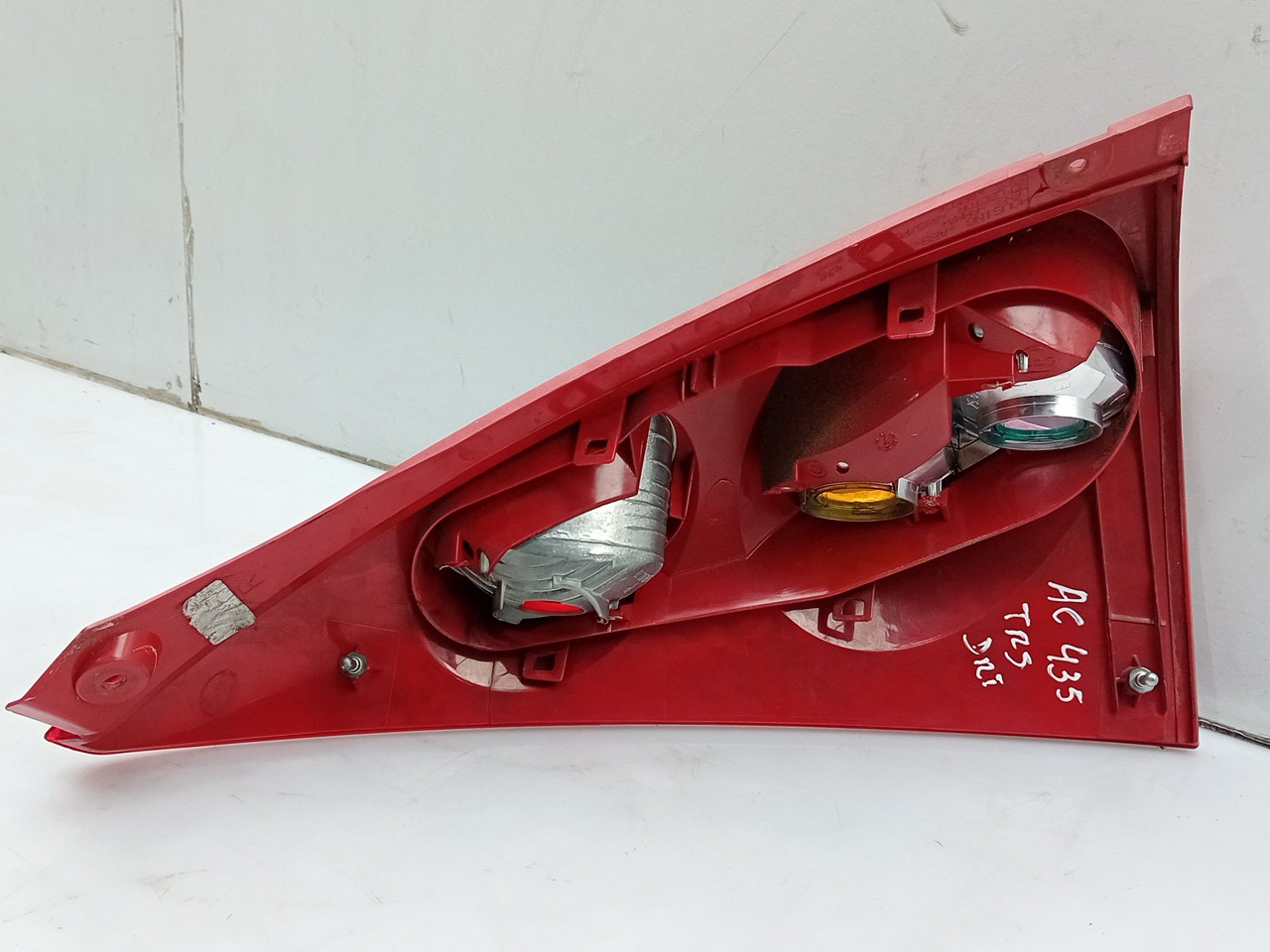 Right Tail light PEUGEOT 107 Imagem-1