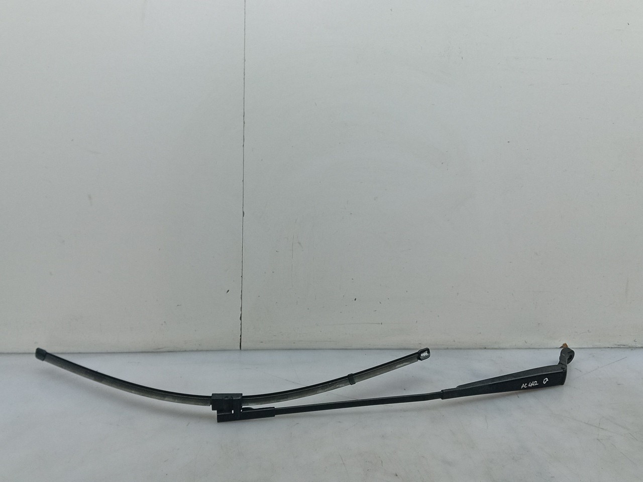 Haste / braço de escova limpa vidros frente direita