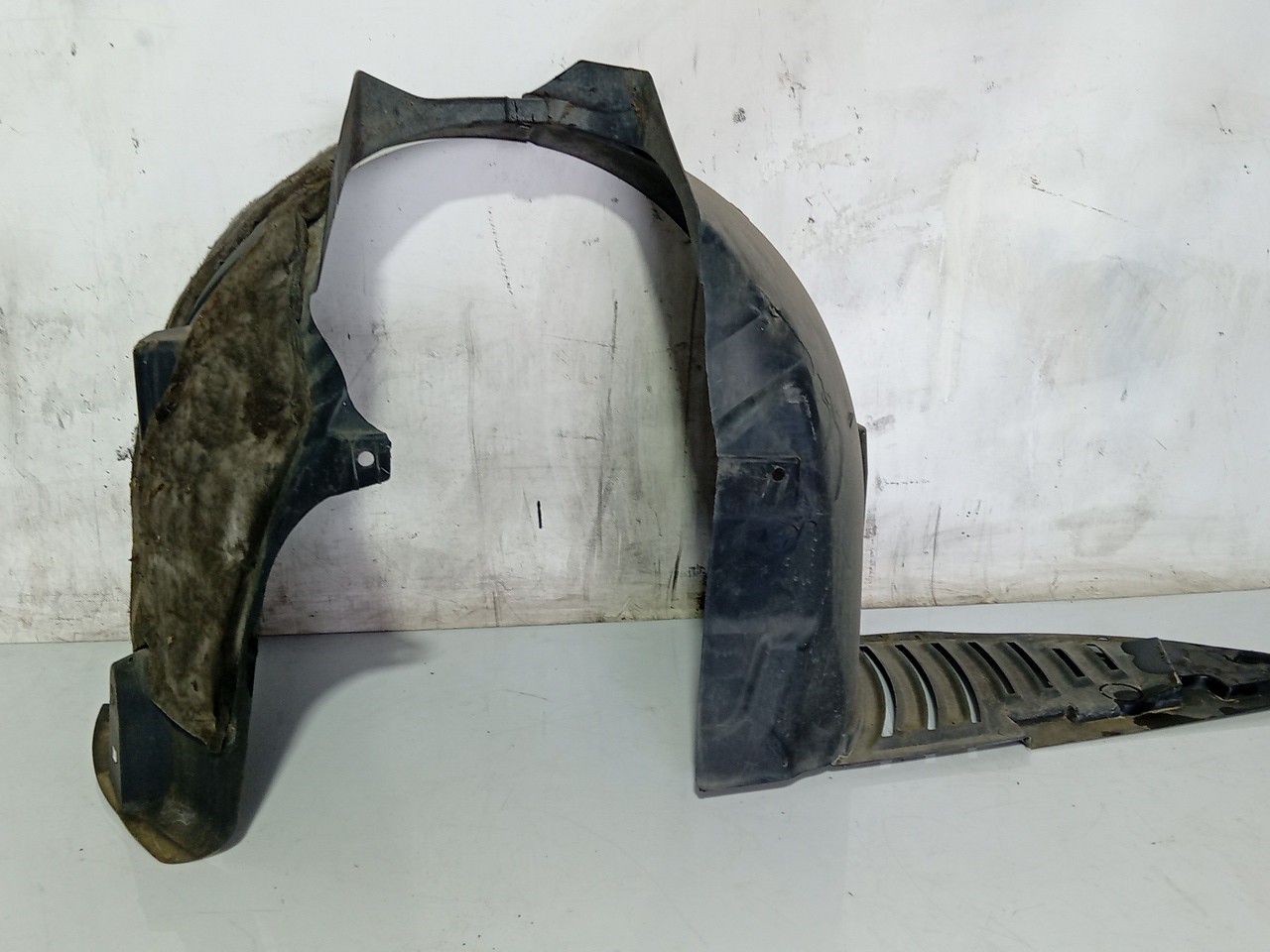 Front wheel arch left
