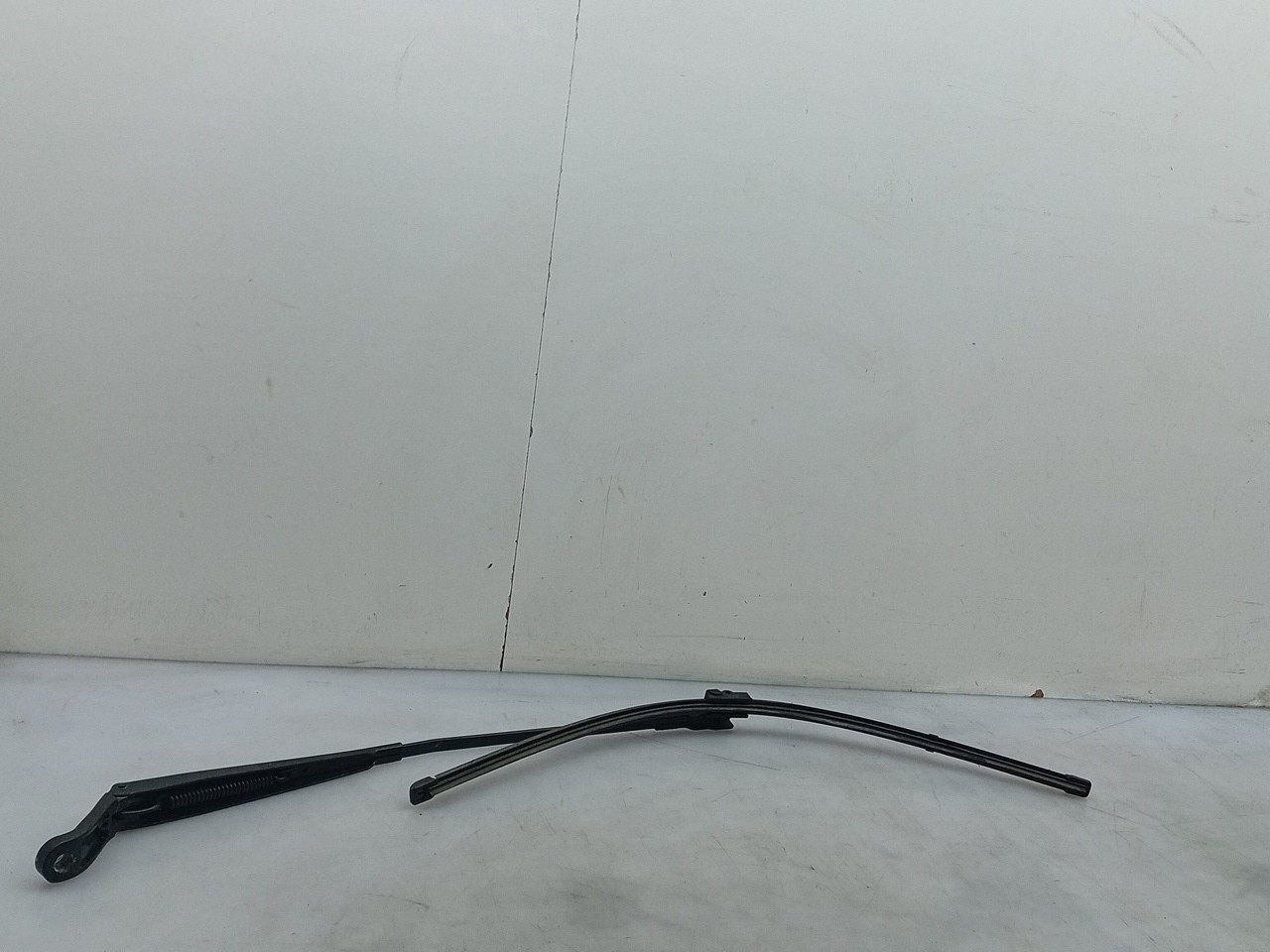 Haste / braço de escova limpa vidros frente esquerda PEUGEOT 407 (6D_) Imagem-1