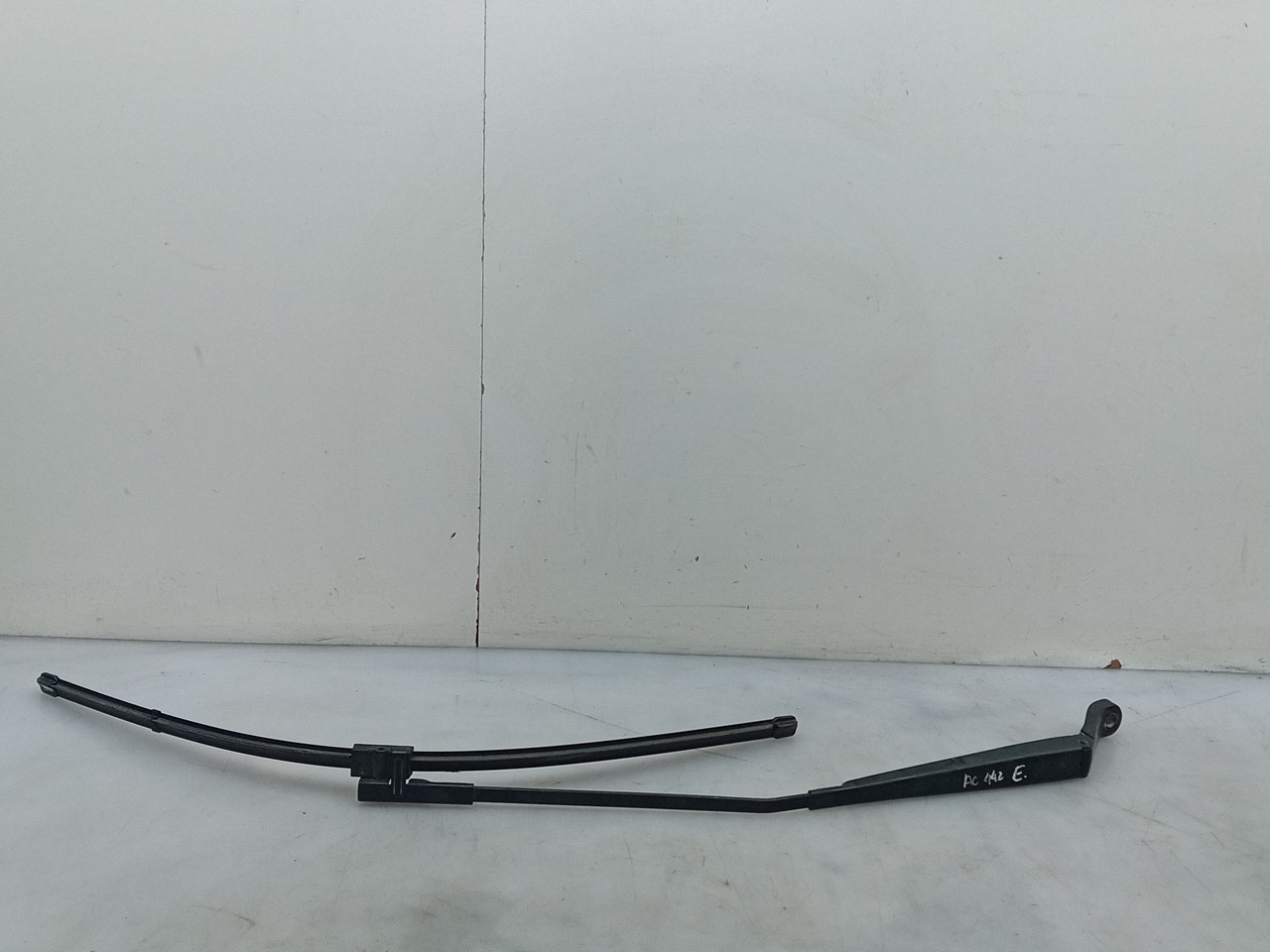 Windscreen wiper arm Left front