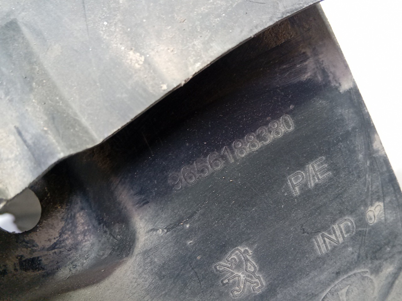 Front wheel arch right PEUGEOT 407 (6D_) Imagem-2