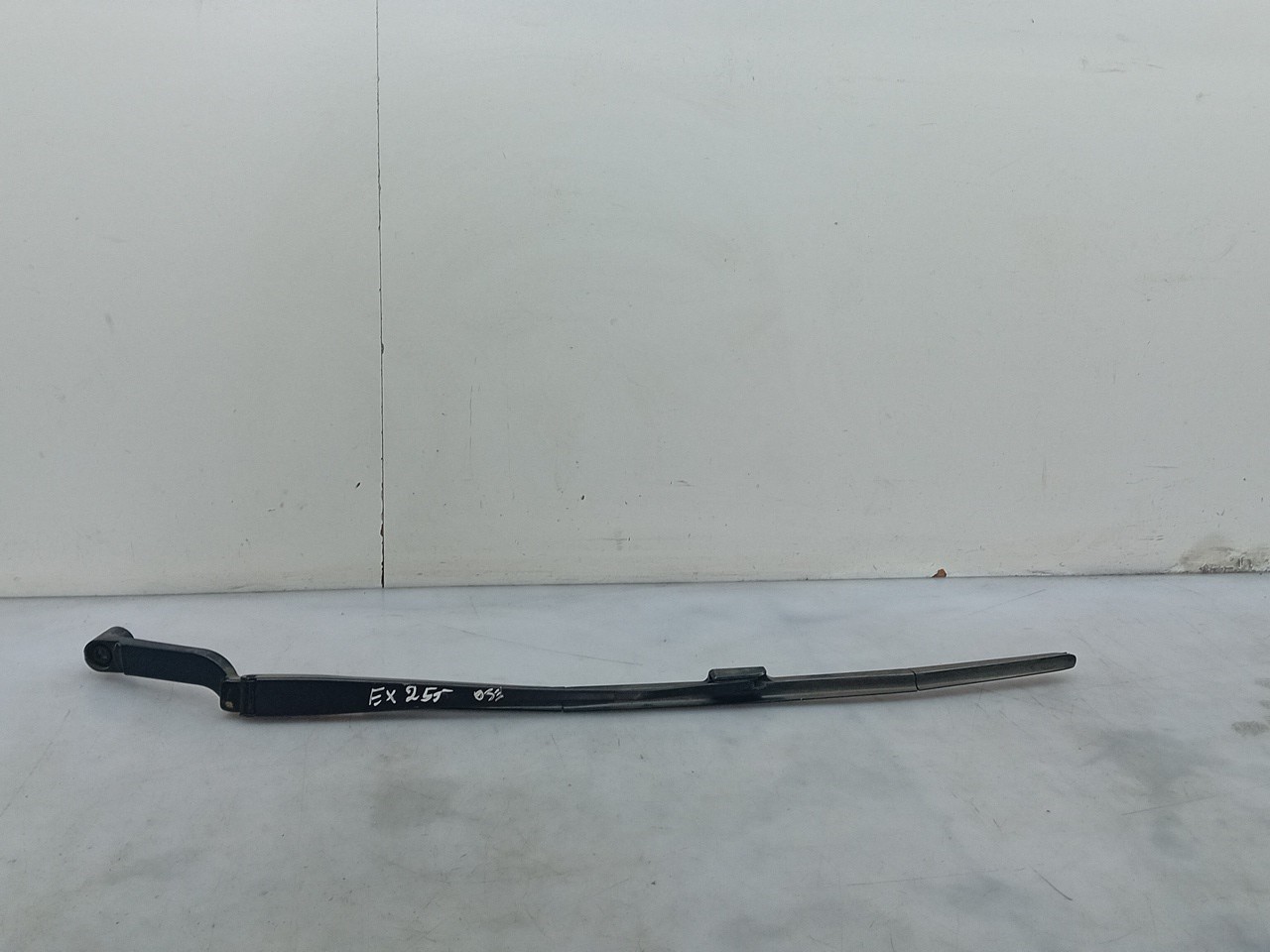 Windscreen wiper arm Left front