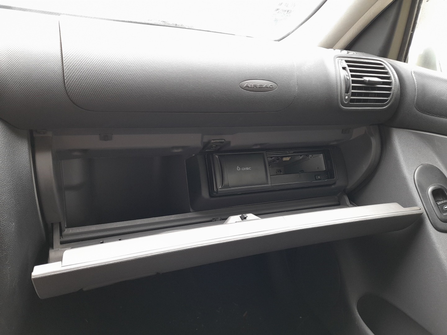 Guantera SEAT Leon (1M1) Imagem-1
