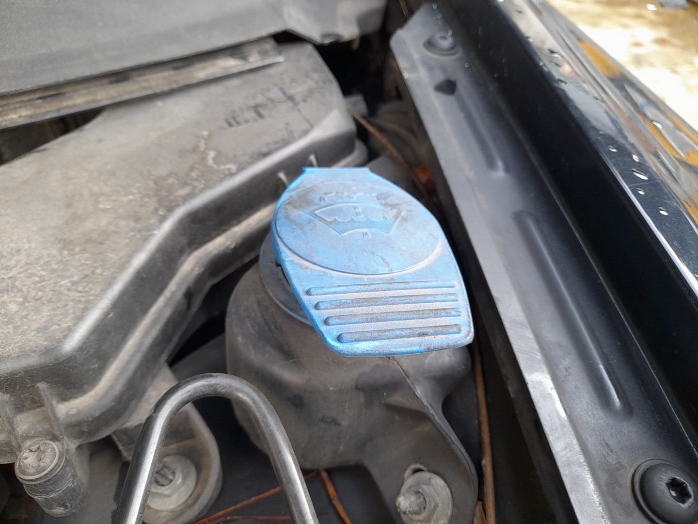 Windshield washer tank