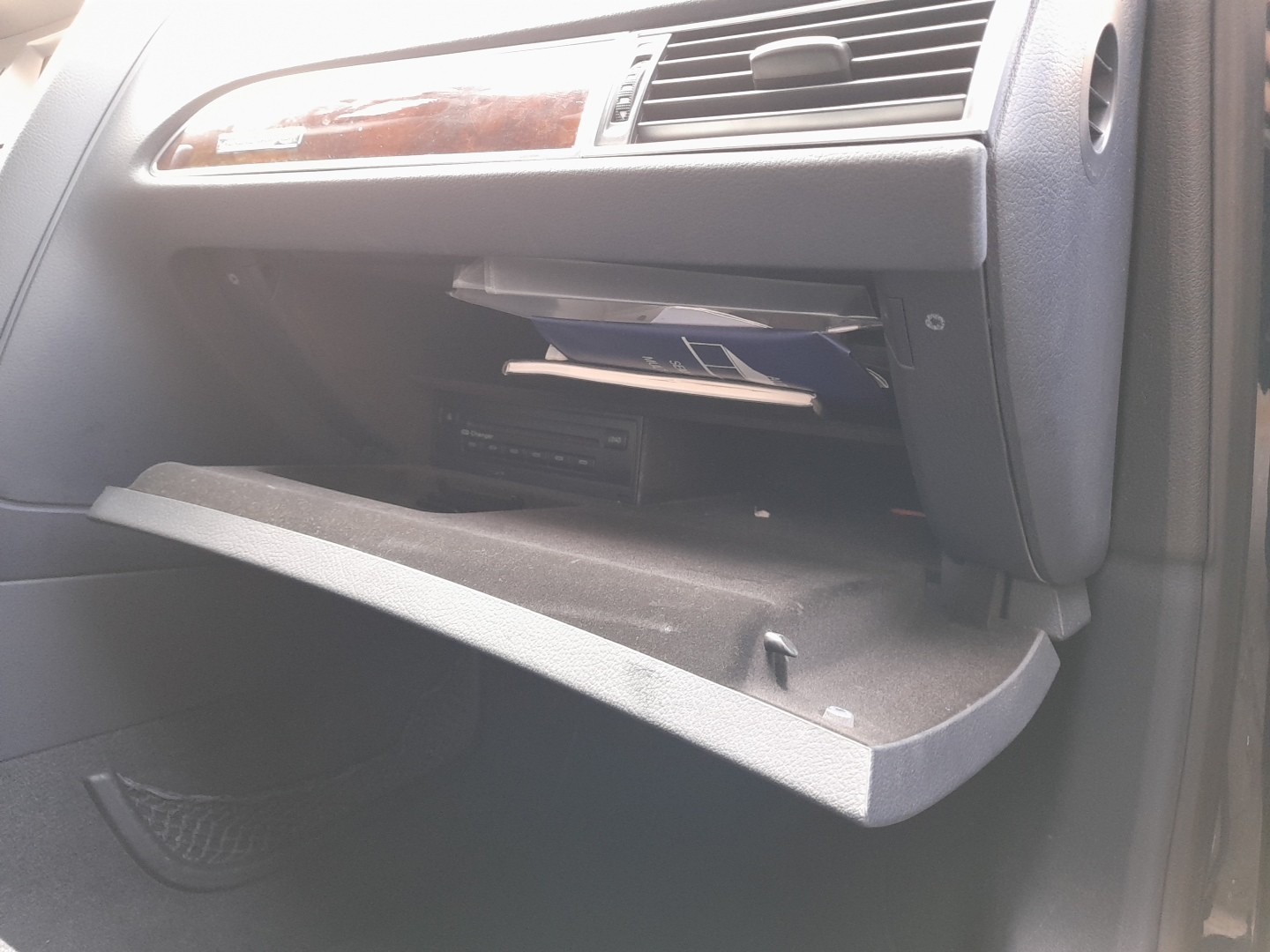 Boîte à gants AUDI A6 (4F2, C6) Imagem-1