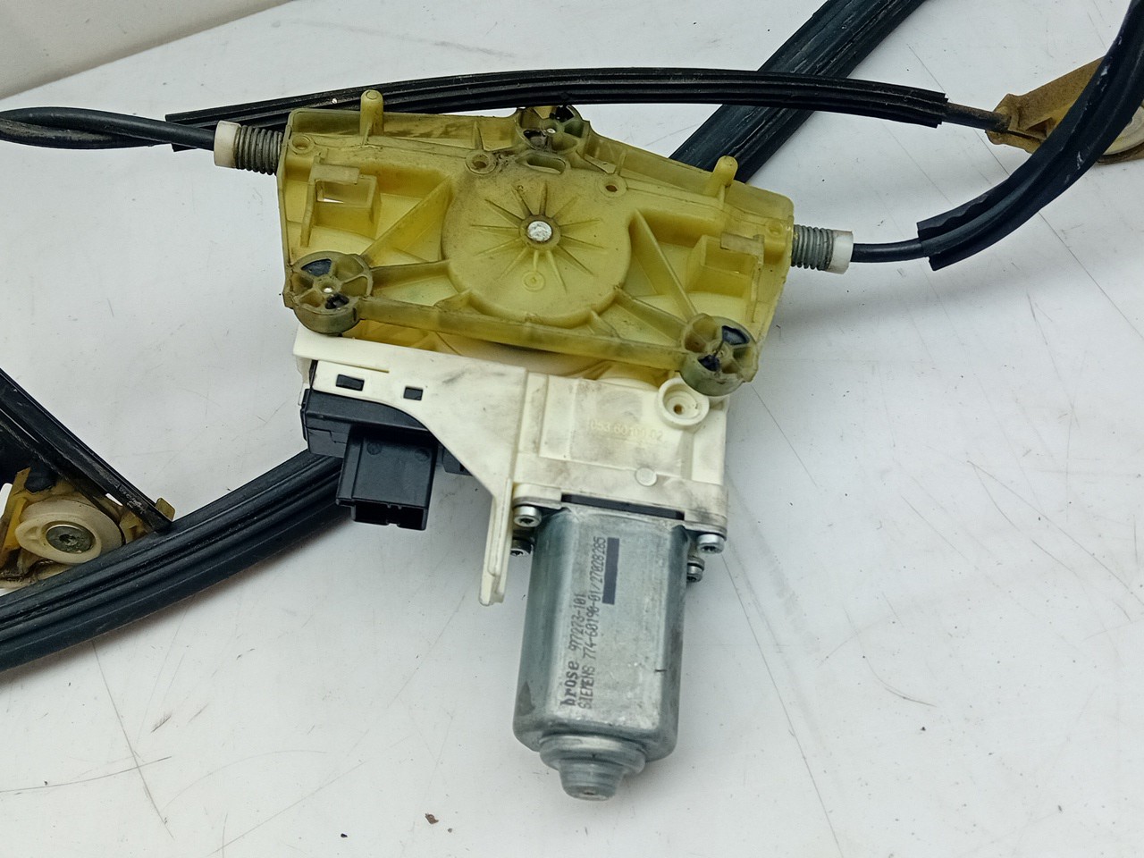 Left front window regulator AUDI A6 (4F2, C6) Imagem-1