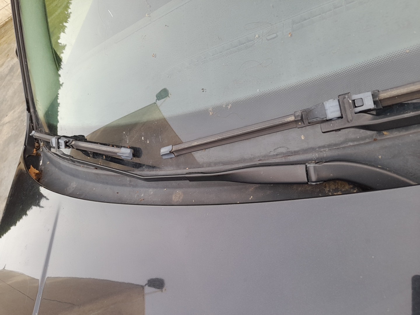 Haste / braço de escova limpa vidros frente direita VOLKSWAGEN Golf IV (1J1) Imagem-1