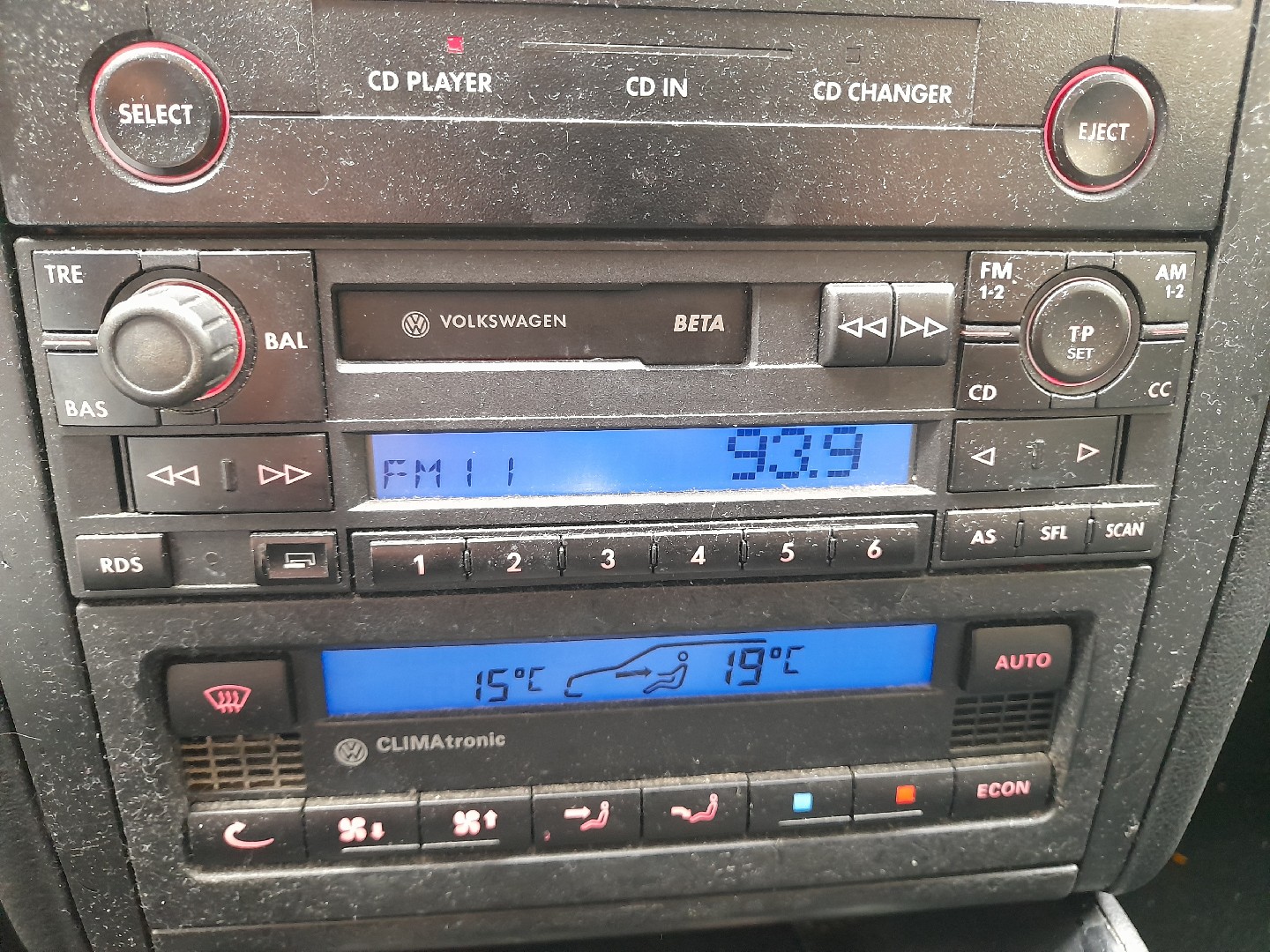 Radio / autorradio VOLKSWAGEN Golf IV (1J1) Imagem-0