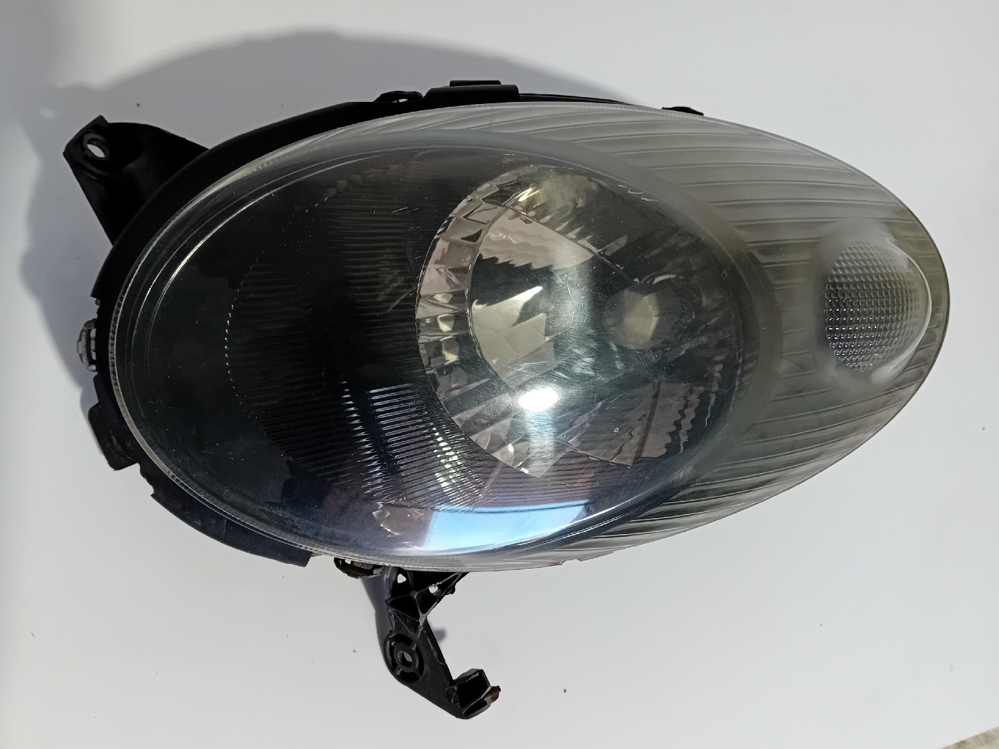 Óptica / faro Izquierdo NISSAN Micra III (K12) Imagem-1