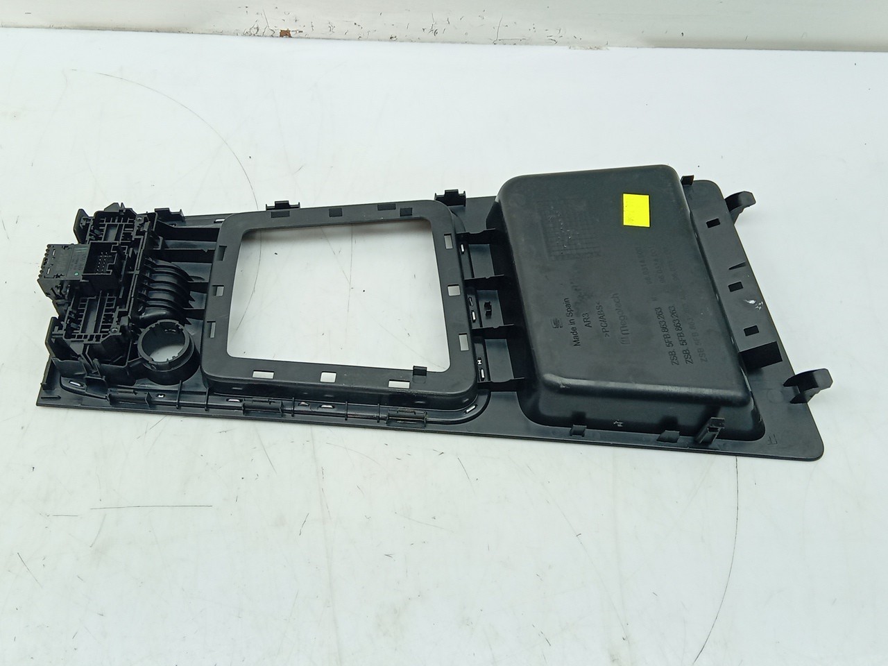 Moldura da consola central / rádio / aro SEAT Leon (KL1) Imagem-1